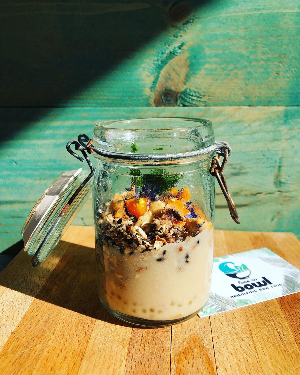 Les desserts gourmands à Face au Bowl, cuisine végan et gluten free.